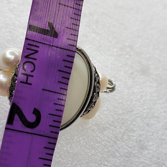 White Oval Brooch with Faux White Pearls Pin - Picture 5 of 8